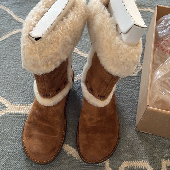 Ugg Australia Elijo 5674 genuine sheepskin leather mid calf...
